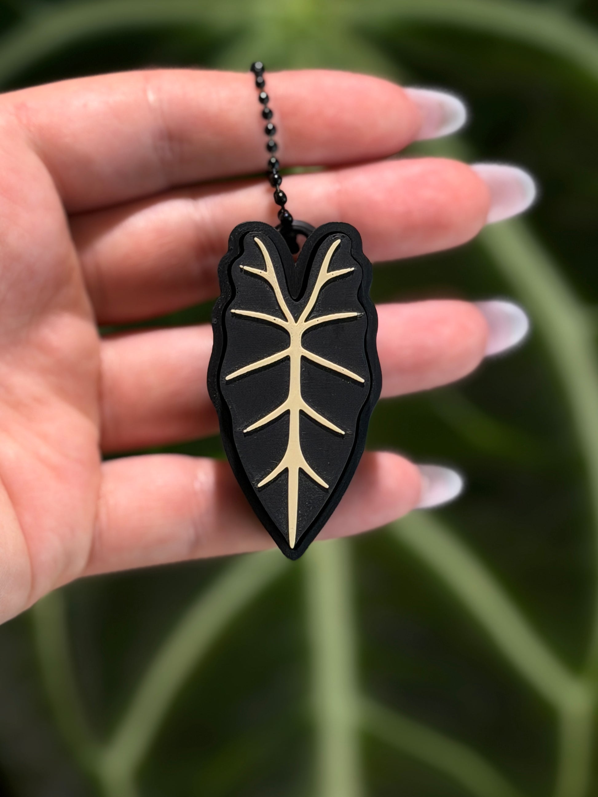 Fidget Leaf Clicker Classic Alocasia in Beige als handliches Fidget Tool